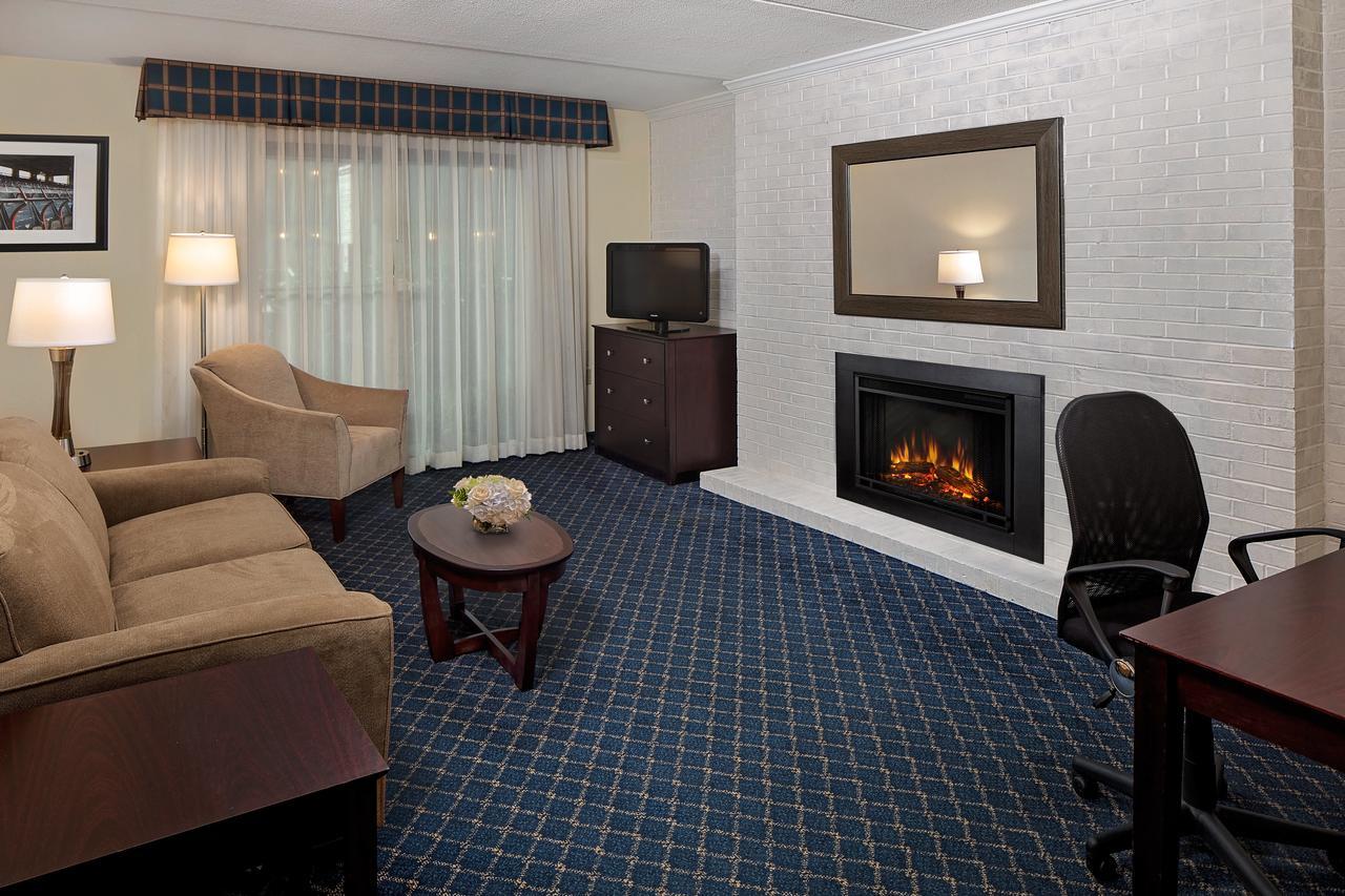 Hotel Boxboro Regency Boxborough Exterior foto